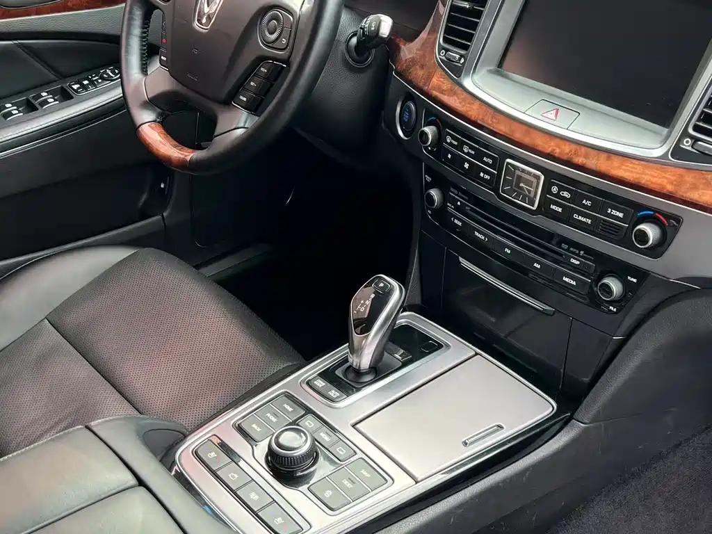 Hyundai Equus 2014 — фото 7