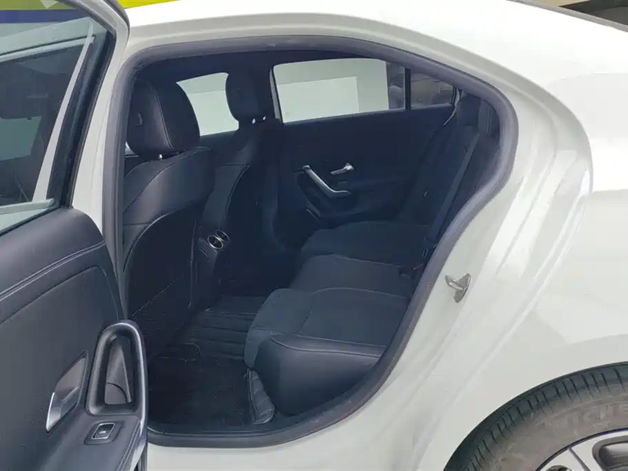 Mercedes-Benz A-Class 2022 — фото 11