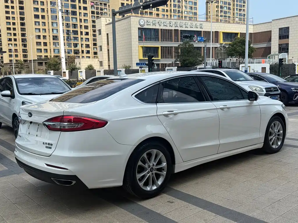 Ford Mondeo 2019 — фото 16