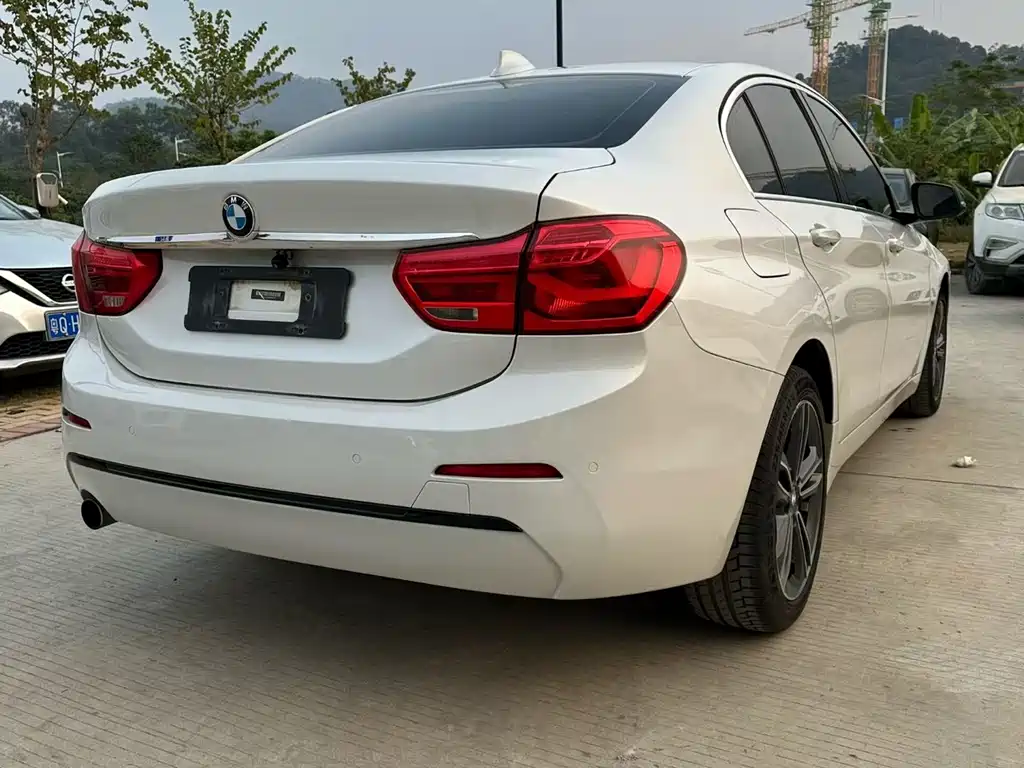 BMW 1 Series 2018 — фото 9