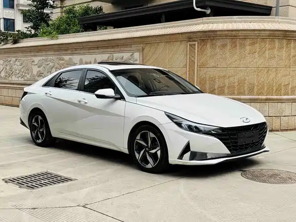 Hyundai Elantra 2022