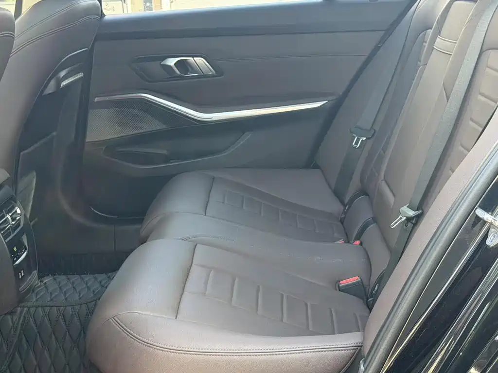 BMW 3 Series 2021 — фото 12