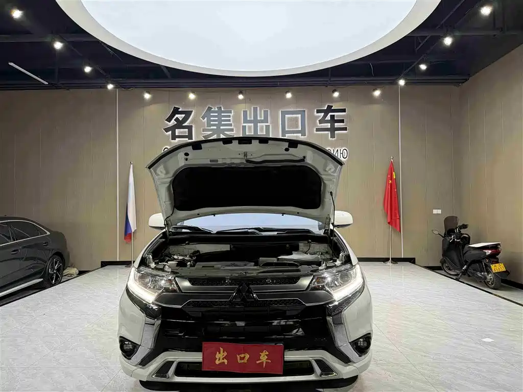 Mitsubishi Outlander 2022 — фото 13