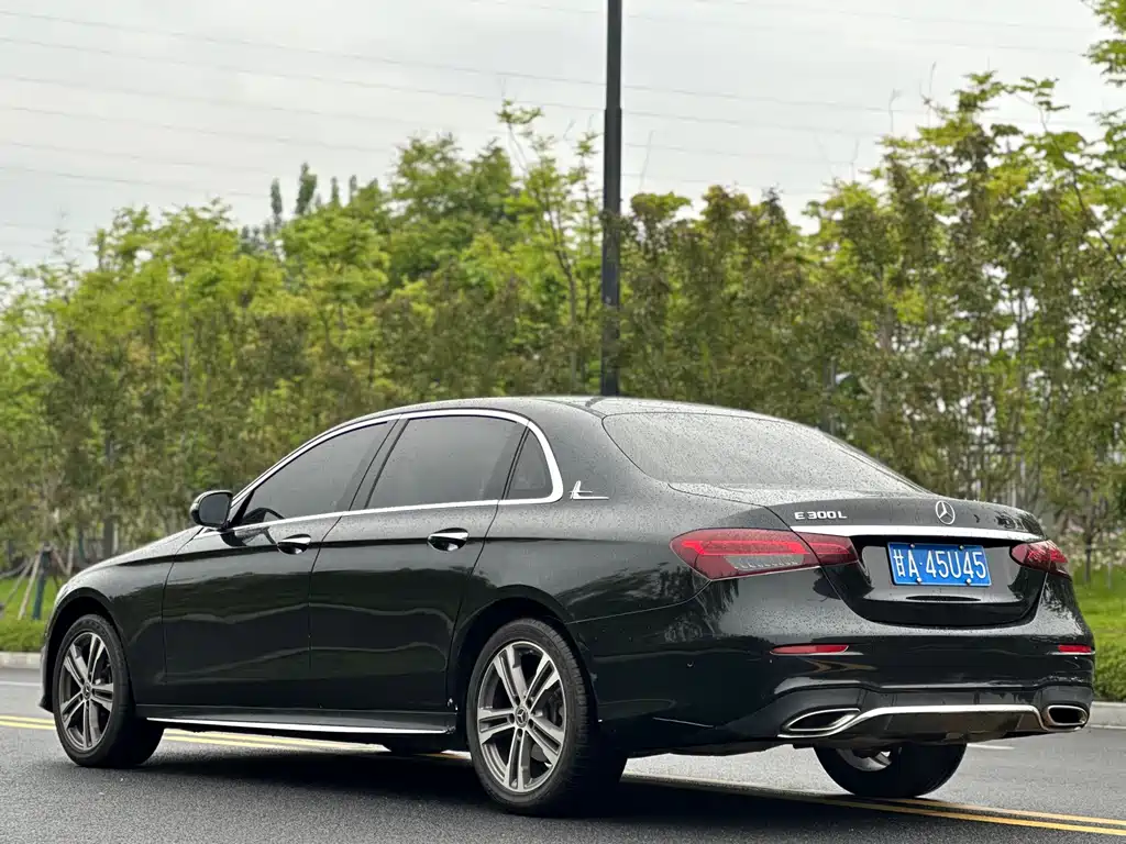 Mercedes-Benz E-Class 2021 — фото 19