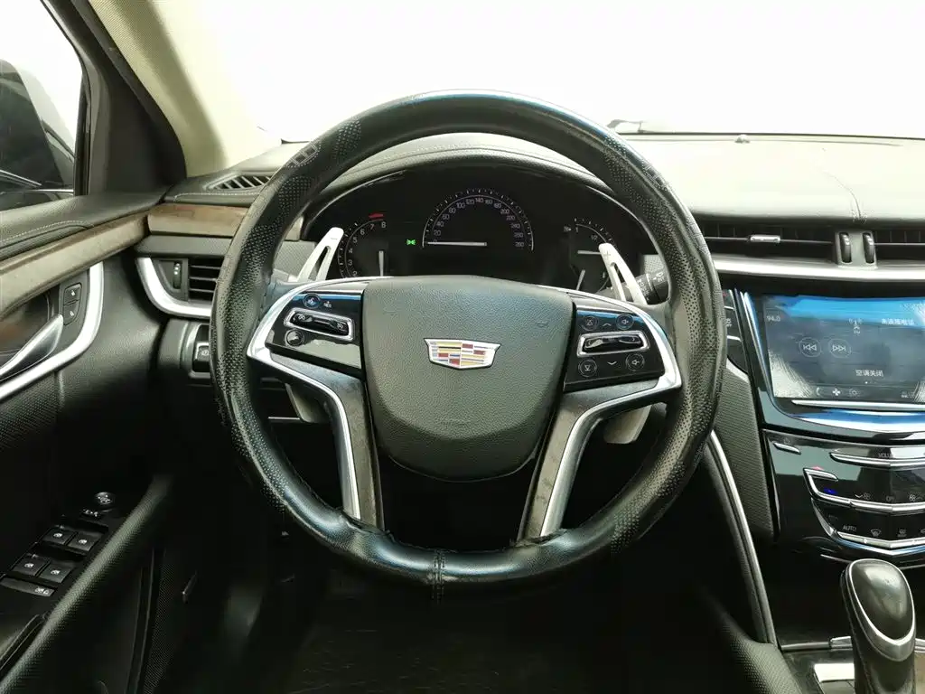 Cadillac XTS 2019 — фото 11