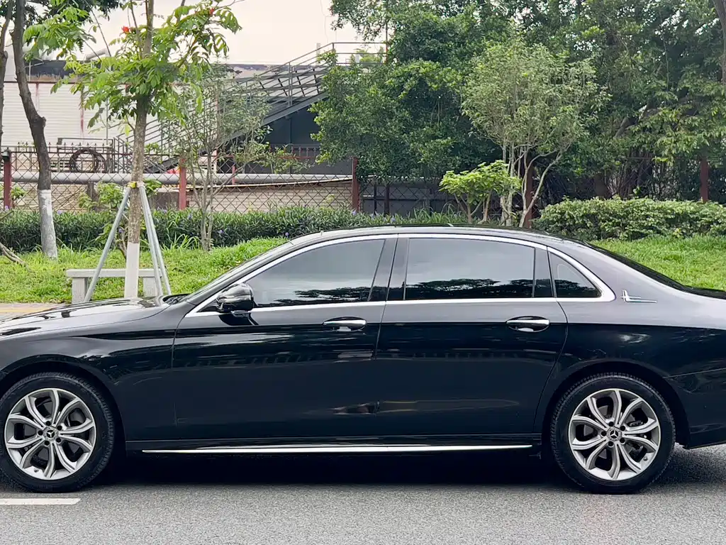 Mercedes-Benz E-Class 2022 — фото 4