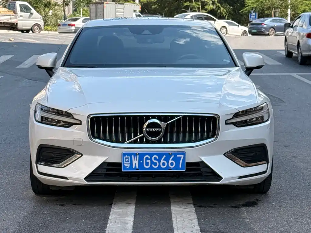 Volvo S60 2022 — фото 2