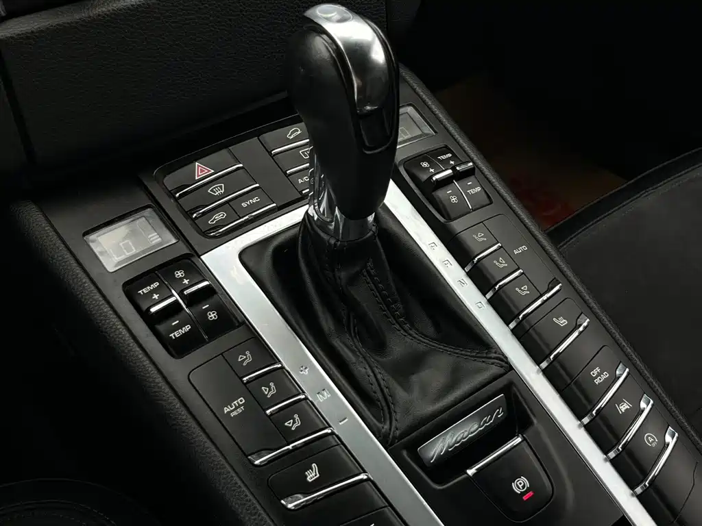 Porsche Macan 2018 — фото 18