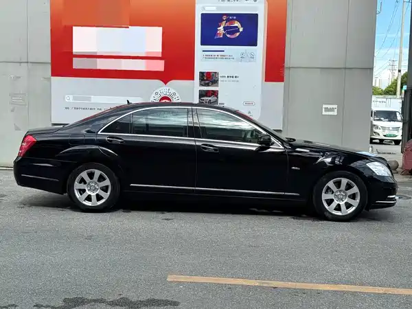 Mercedes-Benz S-Class 2012