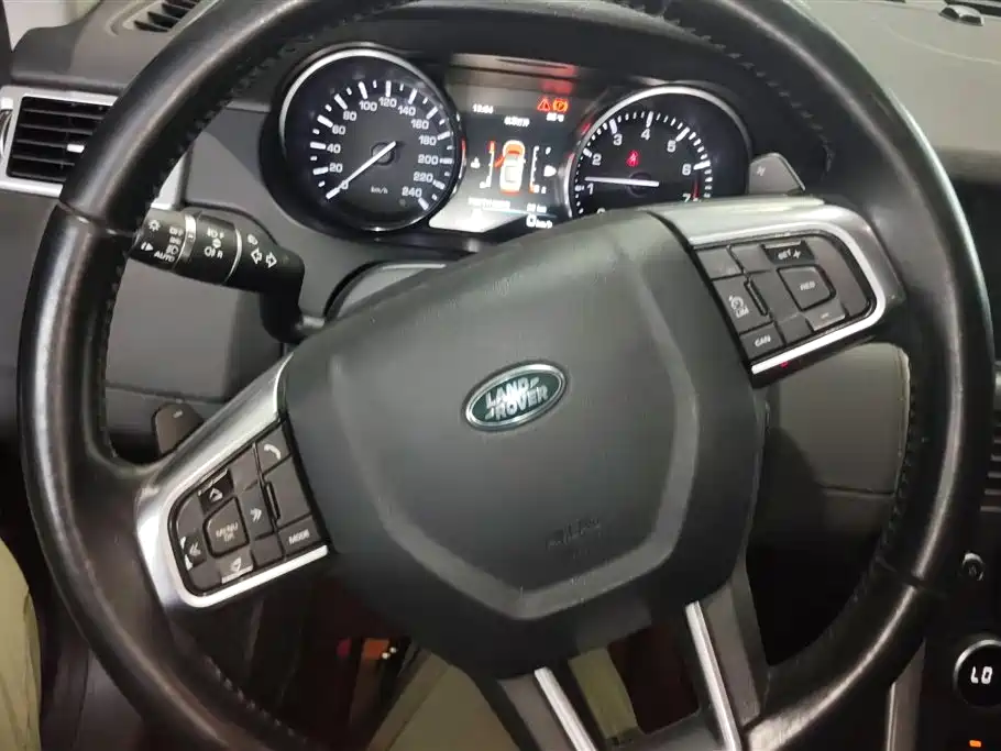 Land Rover Discovery Sport 2015 — фото 15