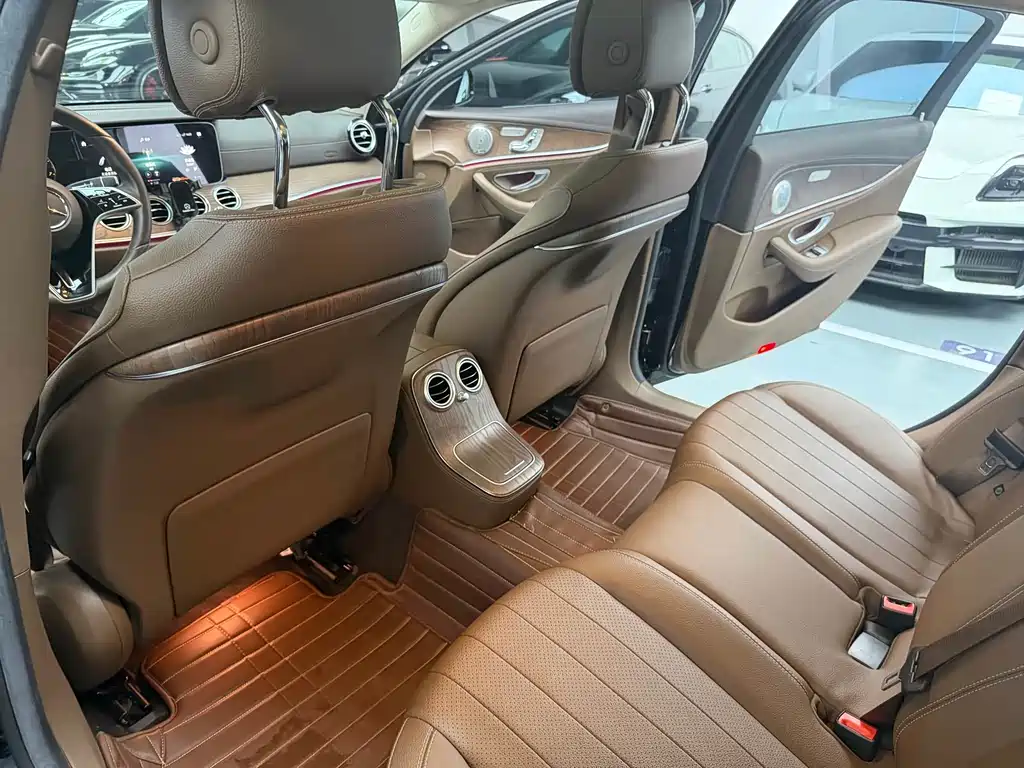 Mercedes-Benz E-Class 2022 — фото 13