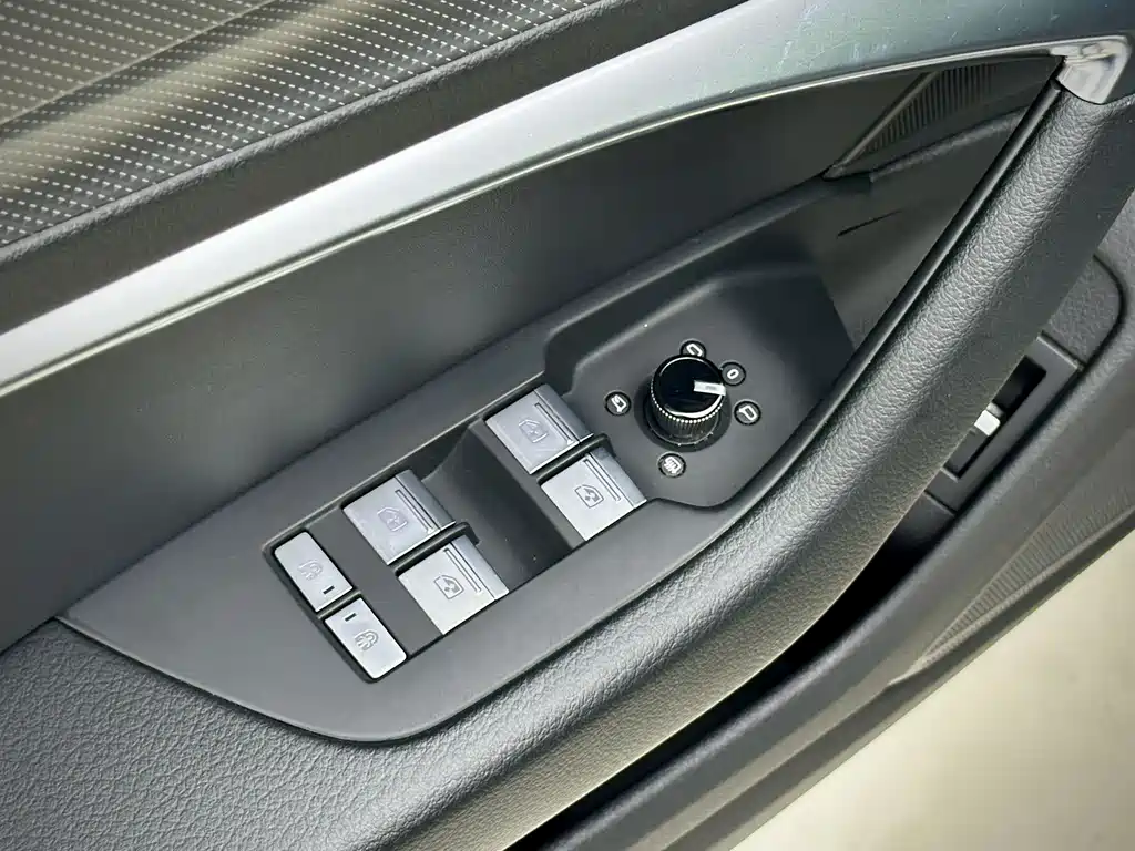 Audi A6L 2023 — фото 20