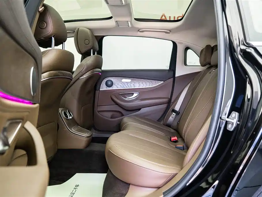 Mercedes-Benz E-Class 2023 — фото 12