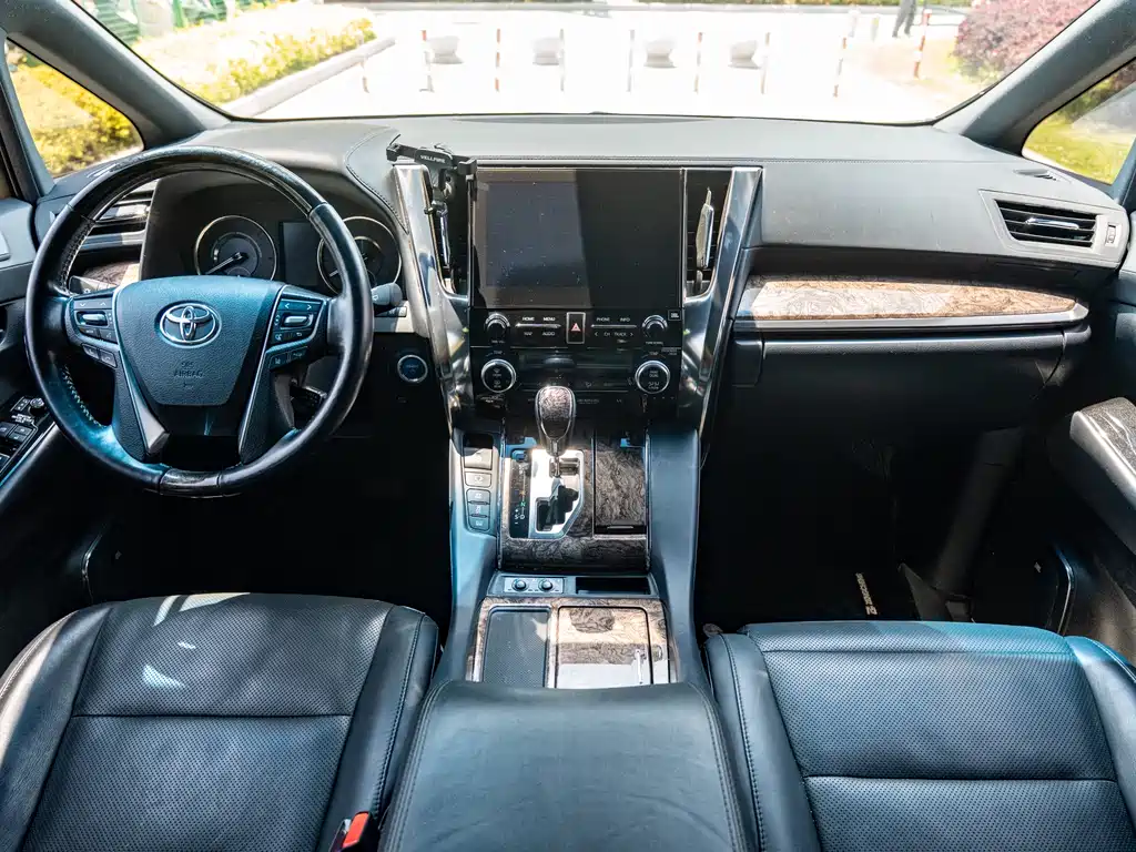 Toyota Vellfire 2020 — фото 8