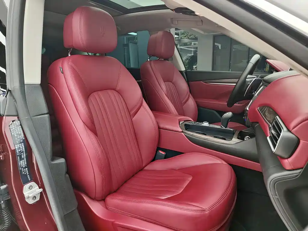 Maserati Levante 2017 — фото 13
