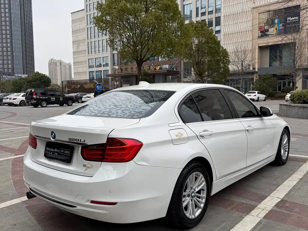 BMW 3 Series 2015 — фото 11