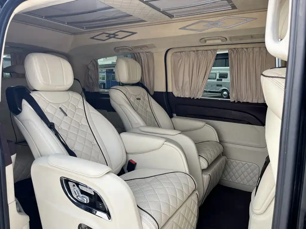 Mercedes-Benz V-Class 2019 — фото 17