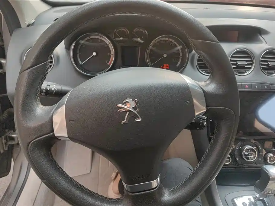 Peugeot 408 2013 — фото 15