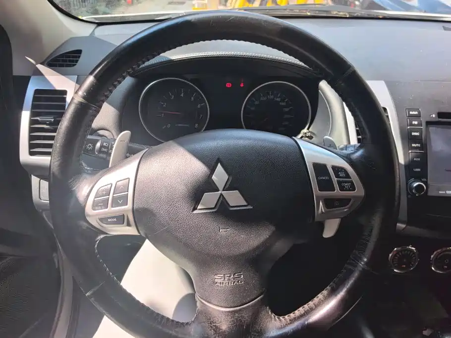Mitsubishi Outlander 2012 — фото 15