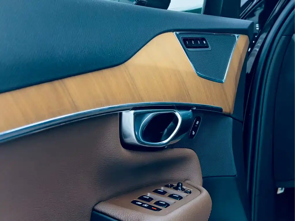Volvo XC90 2021 — фото 15