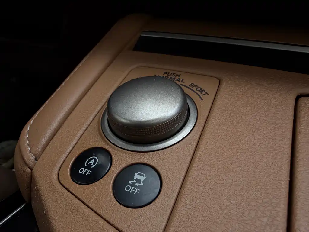 Lexus ES 2015 — фото 15