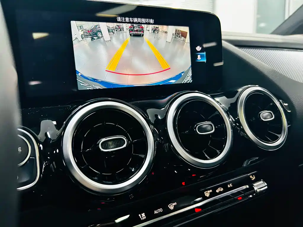 Mercedes-Benz GLA 2024 — фото 12