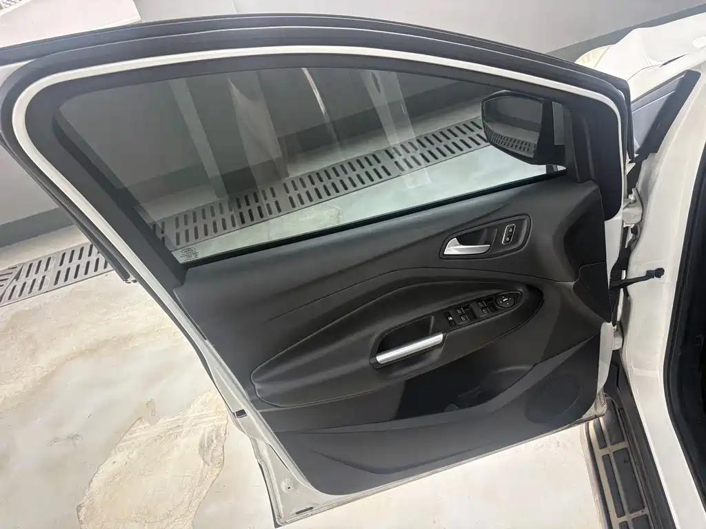 Ford Kuga 2015 — фото 10