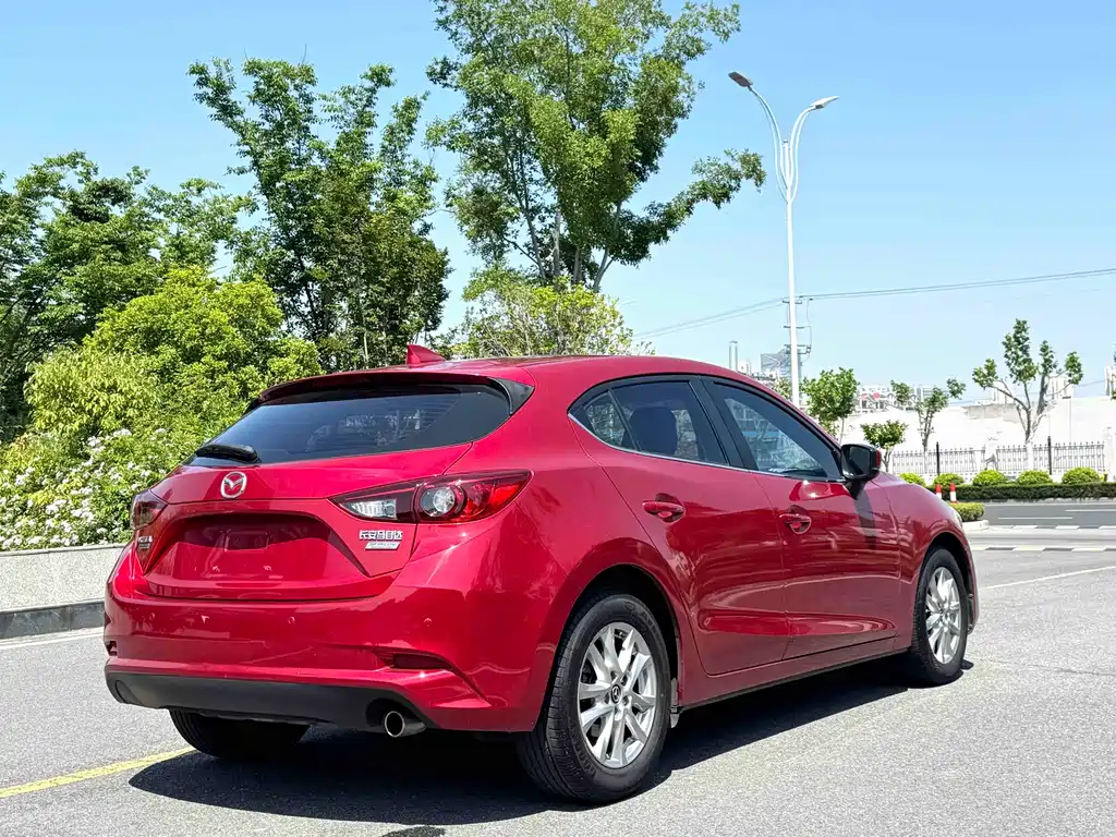 Mazda 3 Axela 2018 — фото 9
