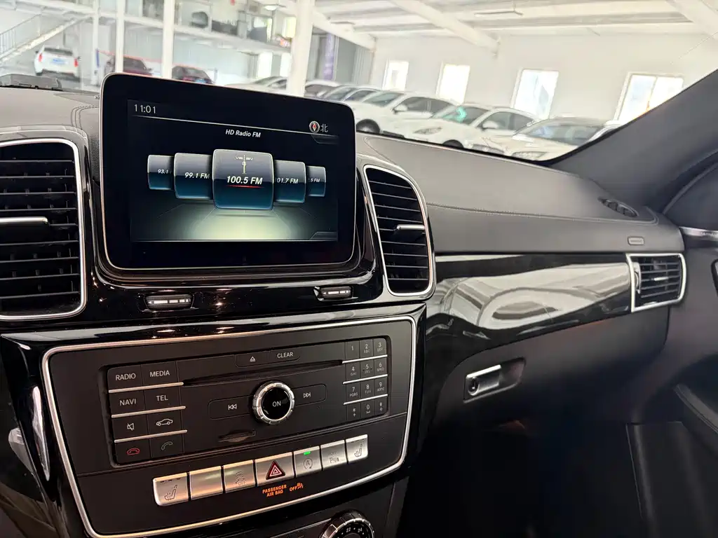 Mercedes-Benz GLS 2016 — фото 12