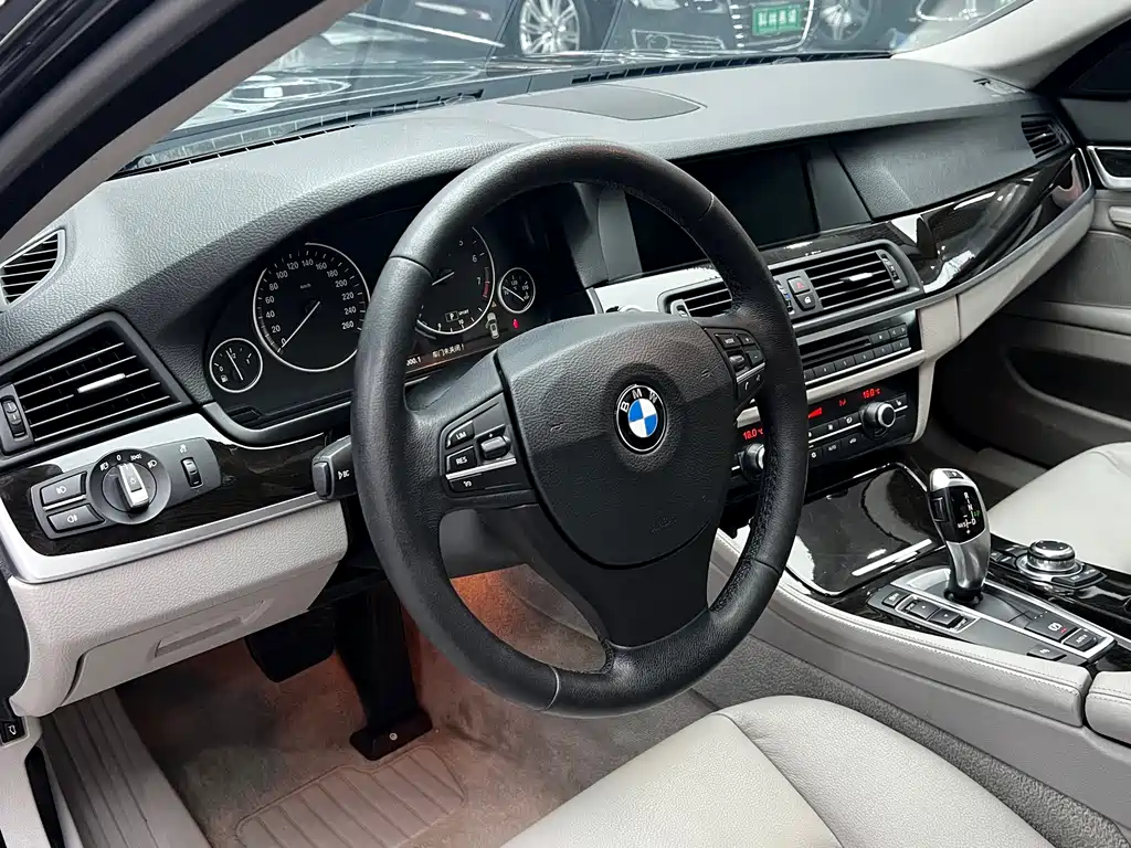 BMW 5 Series 2013 — фото 14