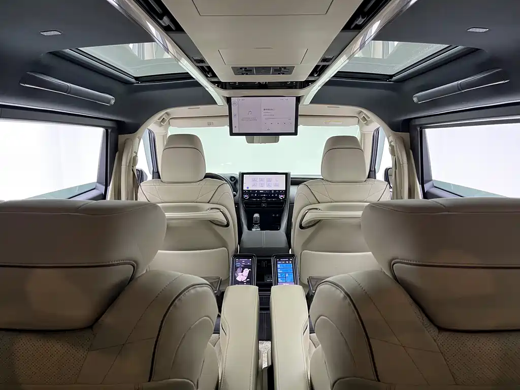 Toyota Vellfire 2023 — фото 10