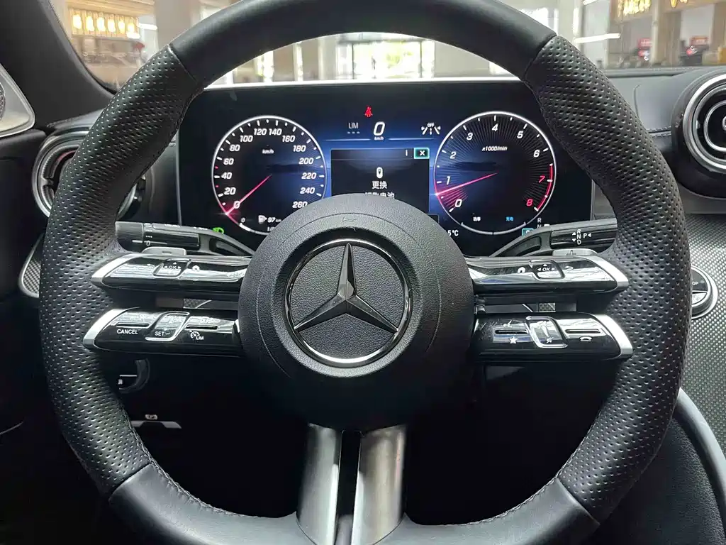 Mercedes-Benz C-Class 2024 — фото 16