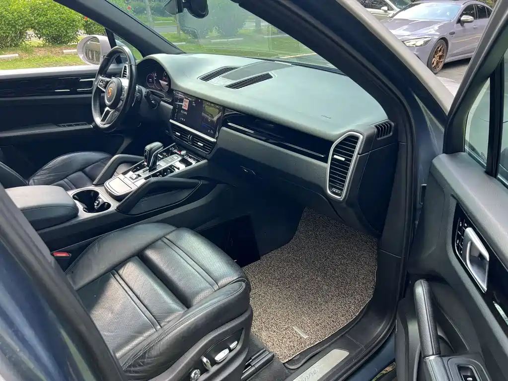 Porsche Cayenne 2018 — фото 11