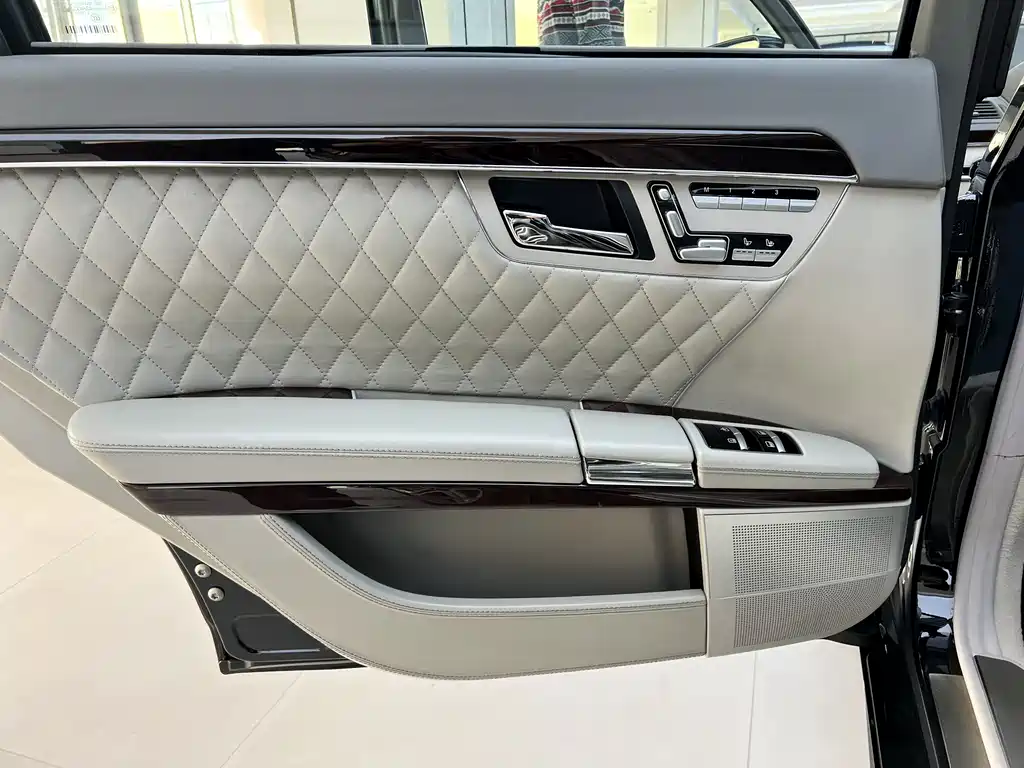 Mercedes-Benz S-Class AMG 2011 — фото 15