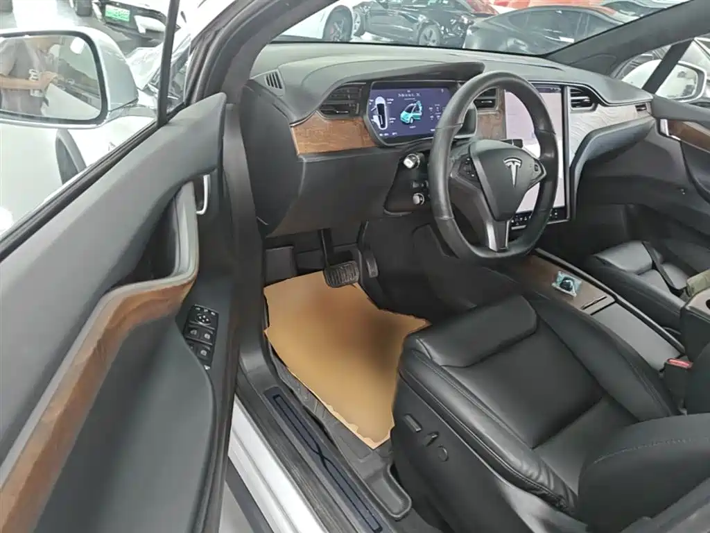 Tesla Model X 2021 — фото 16