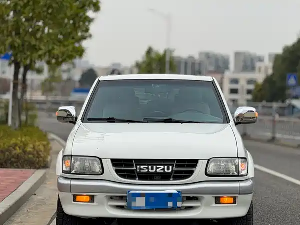 Isuzu Competitor 2012