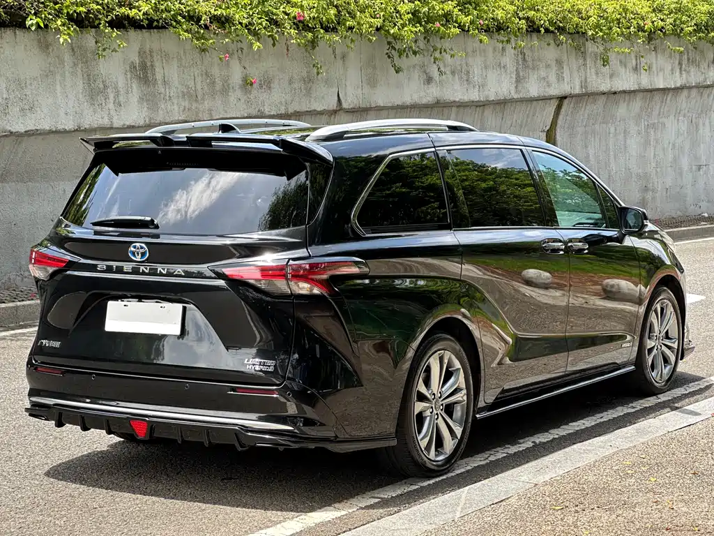 Toyota Sienna 2023 — фото 20