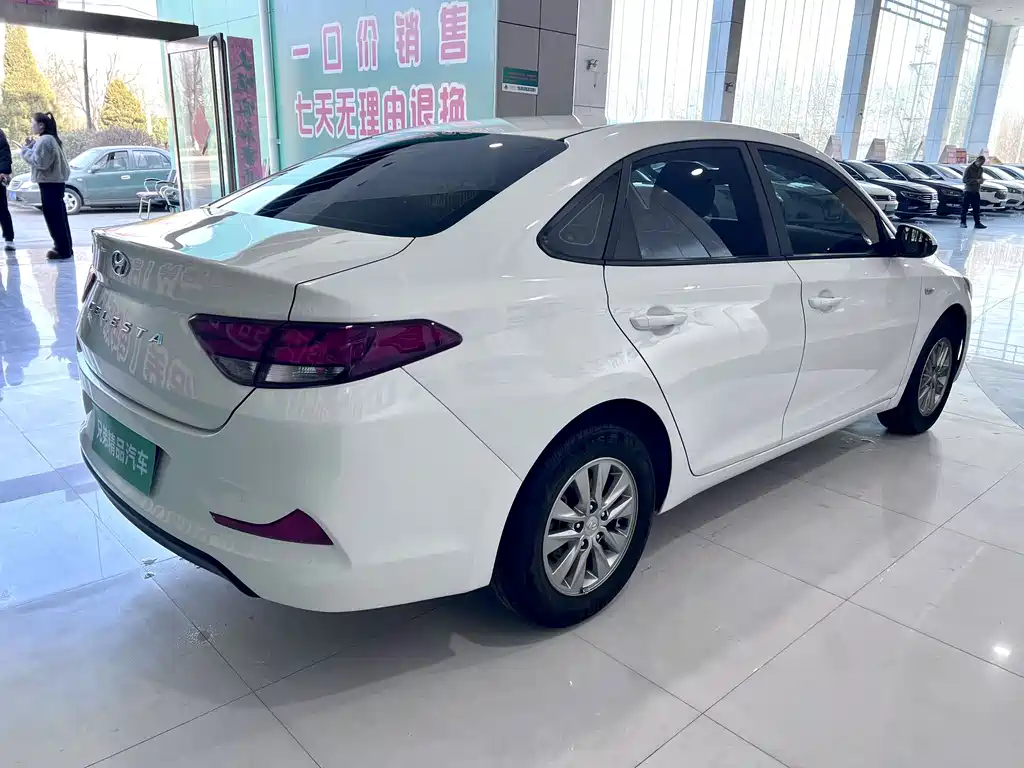 Hyundai Elantra 2020 — фото 9
