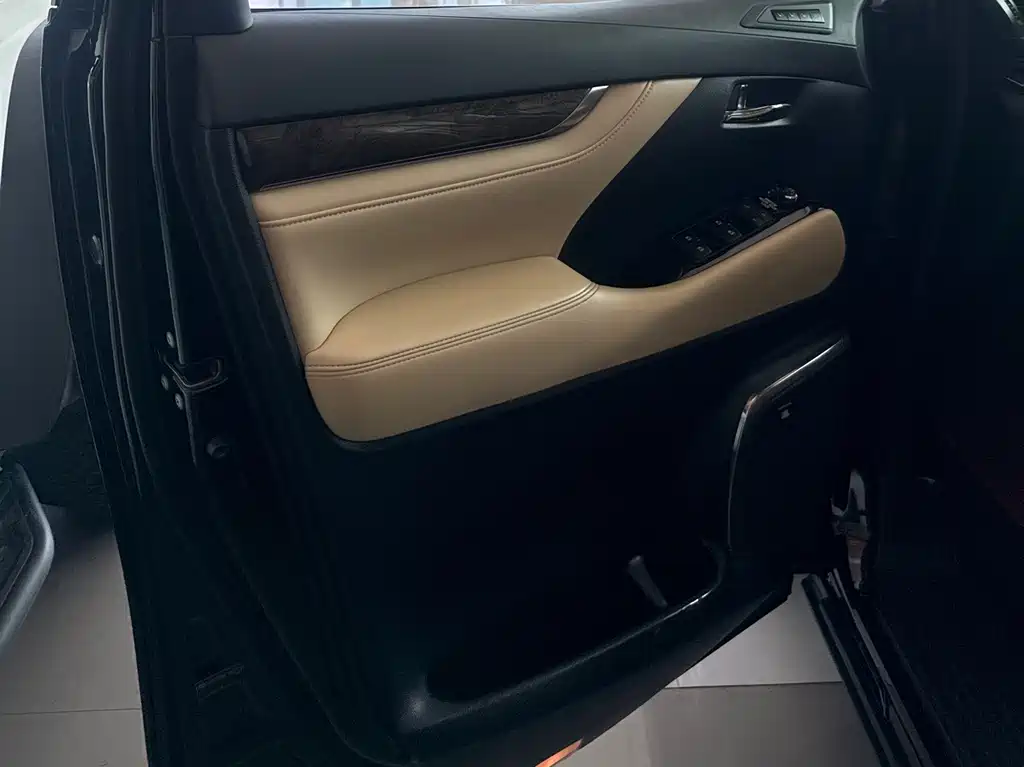 Toyota Alphard 2018 — фото 8