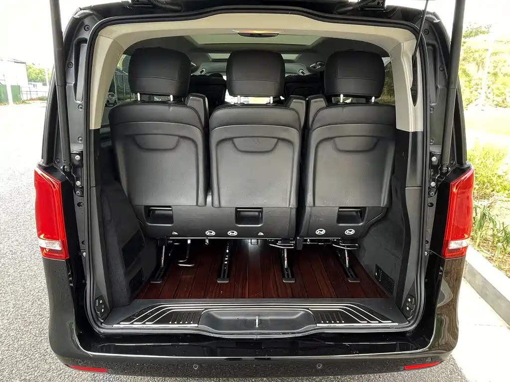 Mercedes-Benz V-Class 2023 — фото 13
