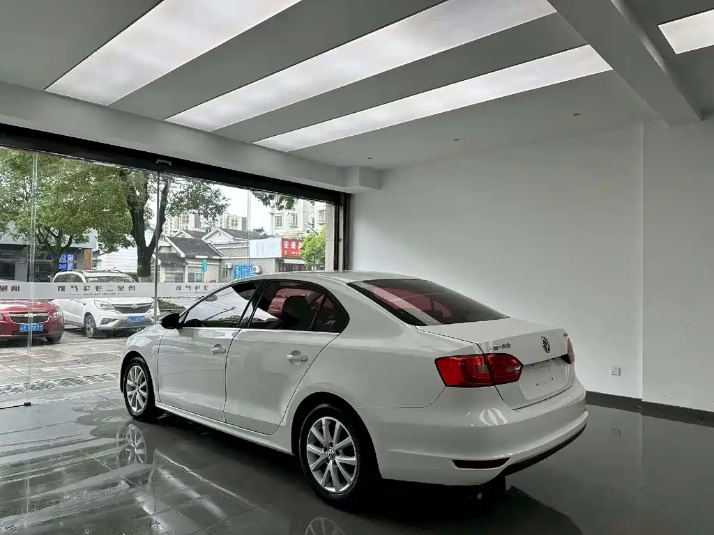 Volkswagen Sagitar 2012