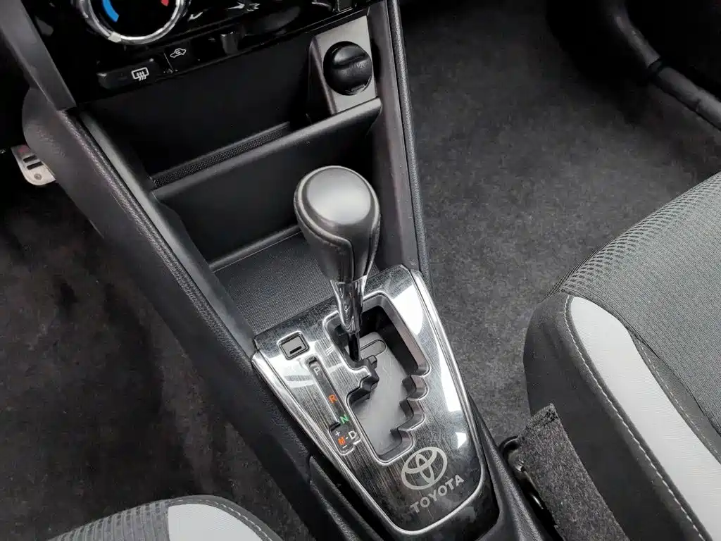 Toyota Yaris L 2021 — фото 13
