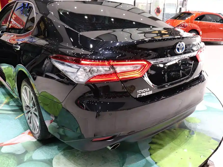 Toyota Camry 2019 — фото 25