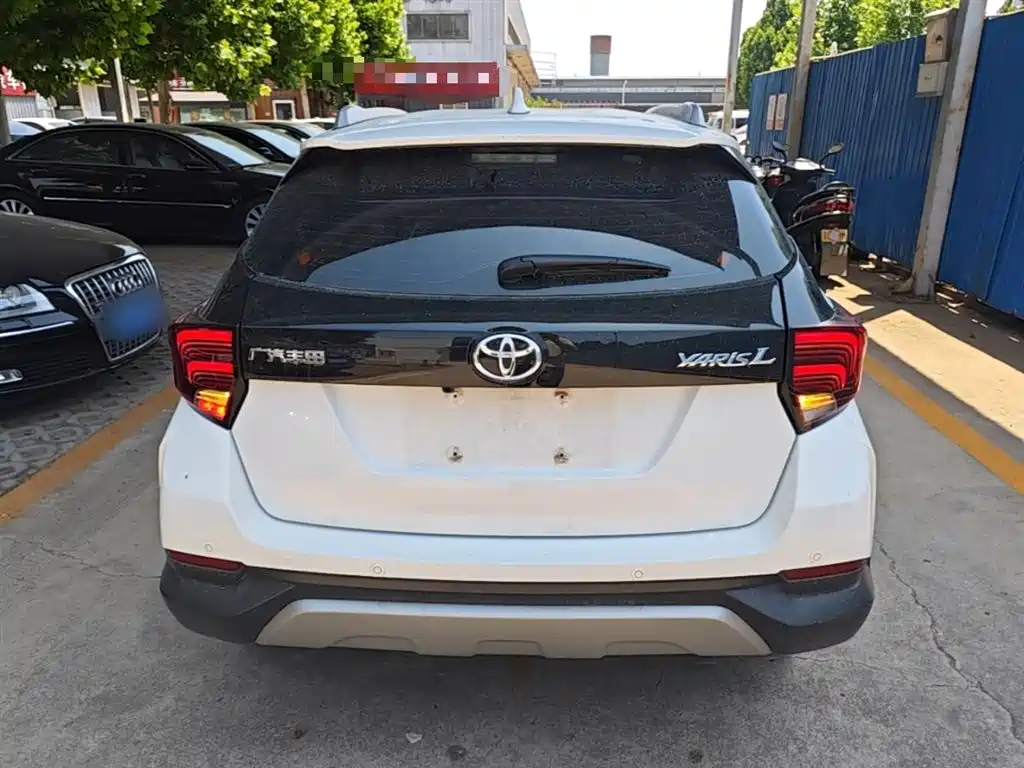 Toyota Yaris L 2022 — фото 6