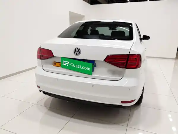 Volkswagen Sagitar 2018