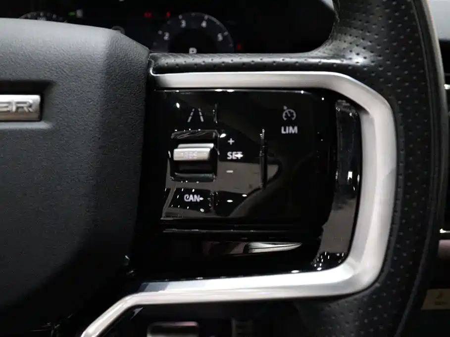 Land Rover Evoque 2023 — фото 16
