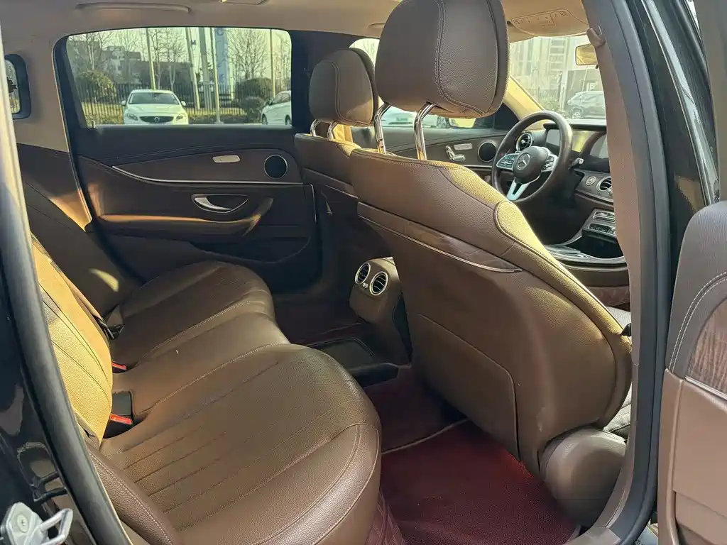 Mercedes-Benz E-Class 2019 — фото 14