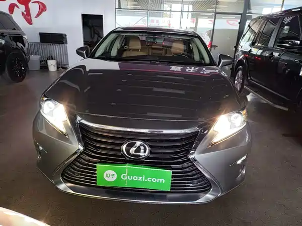 Lexus ES 2018