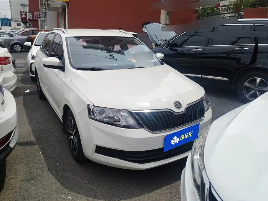 Skoda Rapid Spaceback 2019 — фото 2