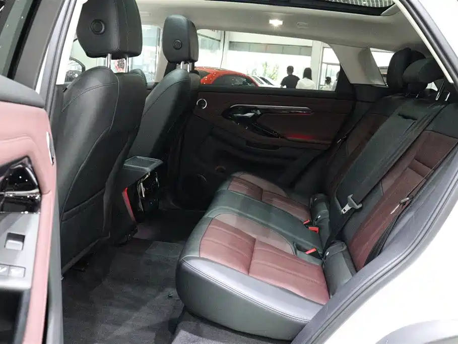 Land Rover Evoque 2023 — фото 8